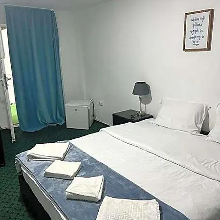Bam Hotel *